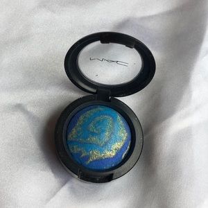 MAC “Sky” Mineralize Eyeshadow